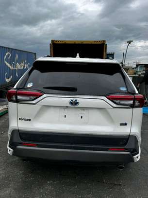Toyota RAV4 SUV White Stylish Comfortable image 13