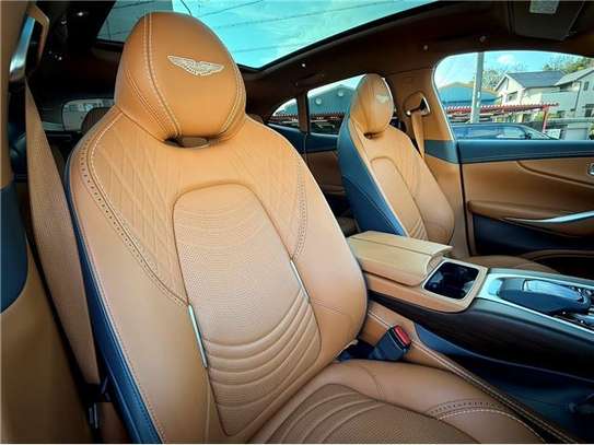 2022 ASTON MARTIN DBX BASE GRADE image 10
