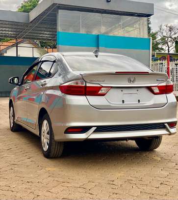 Make Honda Grace 2019 model silver color. image 5