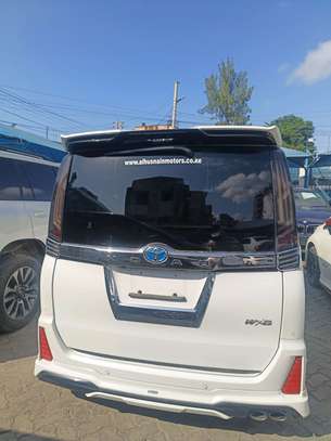 Toyota Noah hybrid WXB 2019 SI image 9