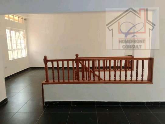 Elegant 5bedroomed residence,all en-suite ¼acre image 10