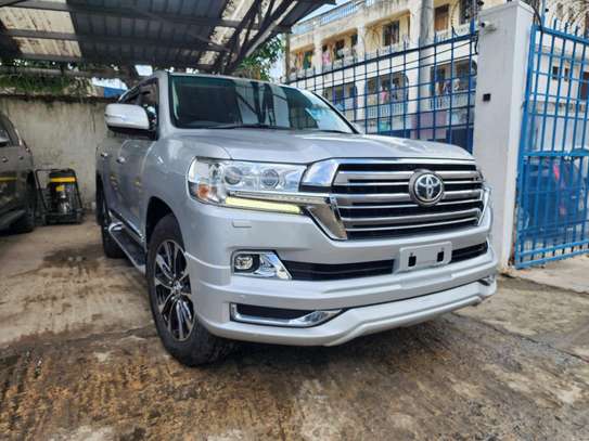 Toyota Land cruiser V8 Sahara Diesel 2018 image 2