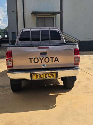 TOYOTA HILUX DOUBLE CAB image 4