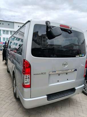 Toyota Hiace 7l Auto Diesel 2019 image 10