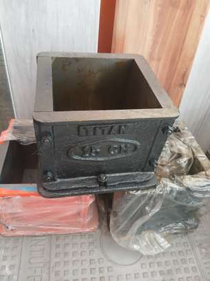 Concrete cube mould image 3