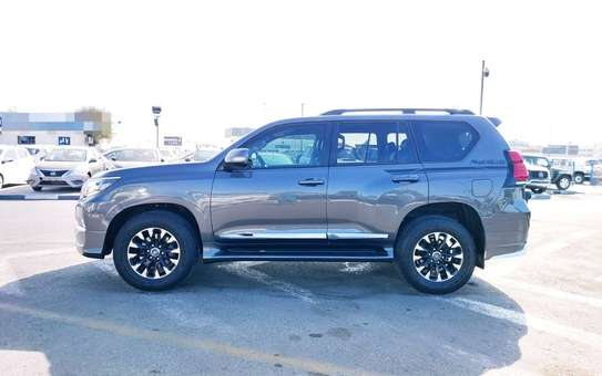 Toyota Prado SUV VX-L Gray Spacious Interior Alloy Wheels image 10
