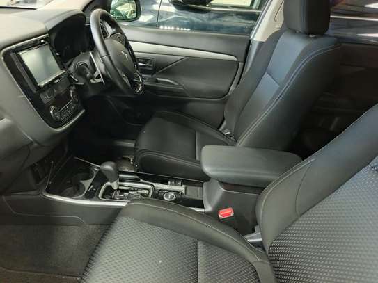 Mitsubishi outlander image 6