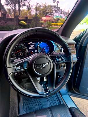 2019 Bentley bentayga image 4