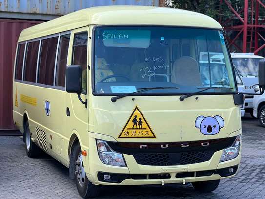 Mitsubishi Fuso Rosa 29 seater bus image 2