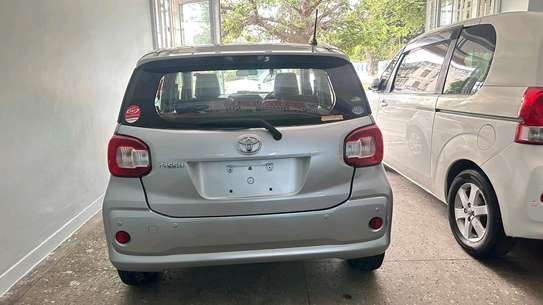 Toyota Compact 4-Door Hatchback Silver image 5