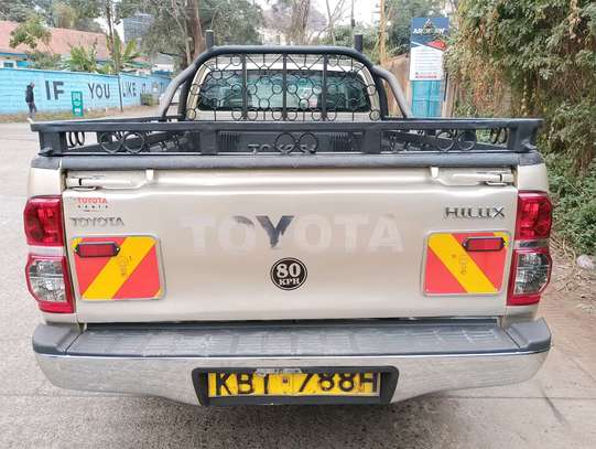 TOYOTA HILUX SINGLE CAB MANUAL LOCALLY ASSEMBLED image 2