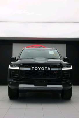 Land cruiser LC300 GR SPORTS image 7