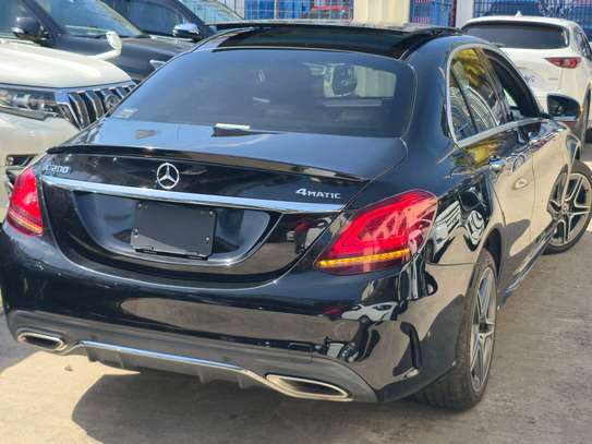 MERCEDES BENZ C200 2019 image 10