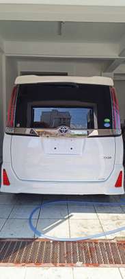 Toyota Noah WxB White 2018 2wd image 10