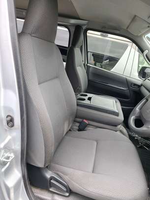 Toyota Hiace 7l Auto Diesel 2019 image 8