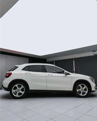 Mercedes Benz AMG GLA220 2019 image 10