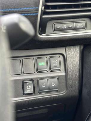 Nissan Serena s-hybrid image 9