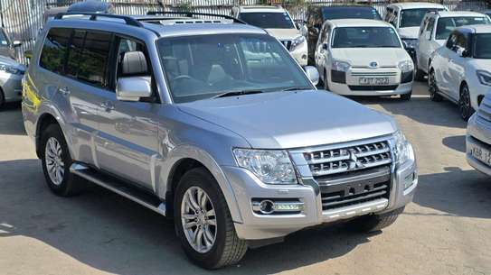Mitsubishi pajero with sunroof image 9