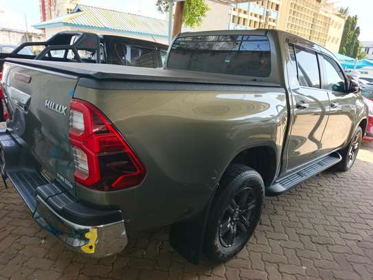 Toyota Hilux Double cabin image 10