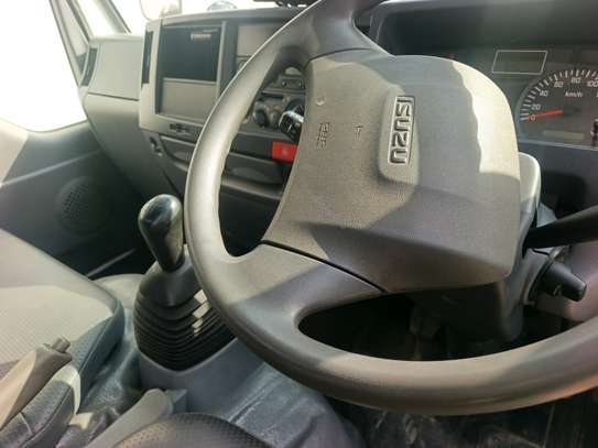 Isuzu ELF NkR85 image 6