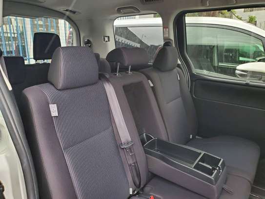 Toyota noah petrol engine image 2