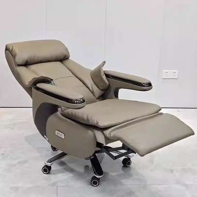Executive Office Chair With Footrest image 6