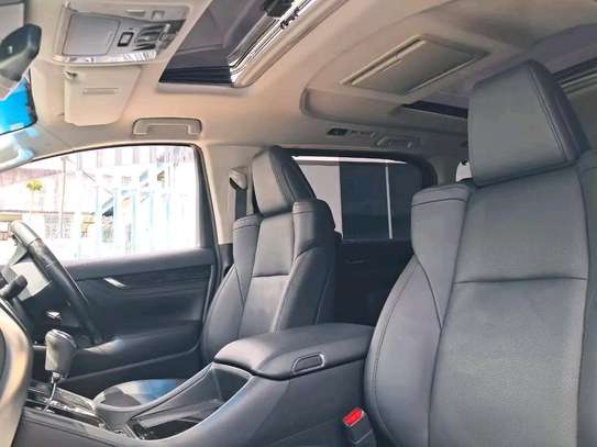 Toyota Alphard sunroof image 12