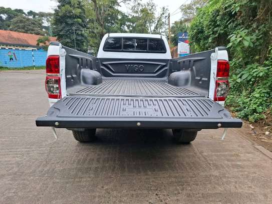 TOYOTA HILUX SINGLE CAB LOCALLY ASSEMBLED 4WD OPTIONAL 2013 image 13