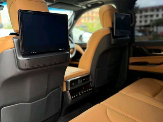 2020 Lexus LX600 image 5