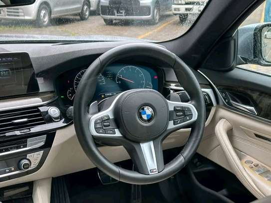 BMW 540i metallic Blue 2019 image 11
