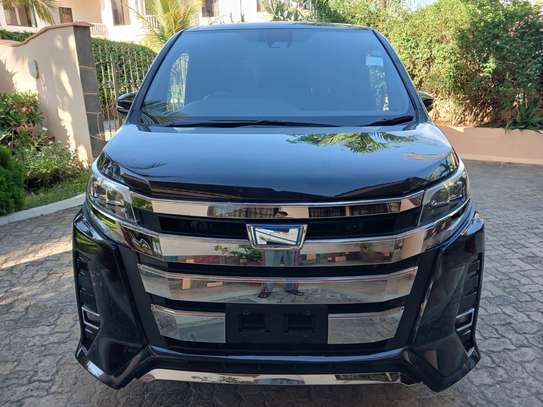 Toyota Noah WXB image 2