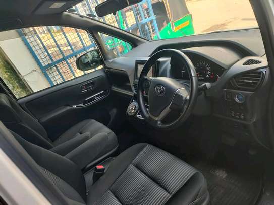 Toyota Noah hybrid white 2WD 2018 image 11