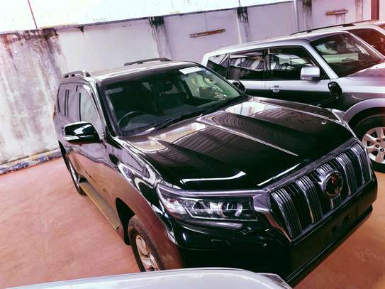 Toyota land cruiser prado petrol TX Black 2017 . image 3