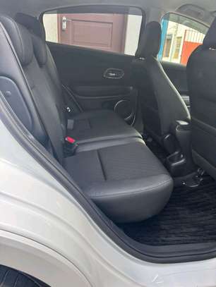 Toyota vezel white image 14