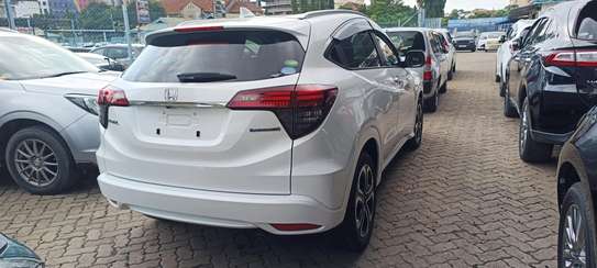 Honda Vezel Hybrid white 2018 image 10