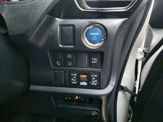 TOYOTA ESQUIREHYBRID,2019 2WD,(WE ACCEPT HIRE PURCHASE) image 8