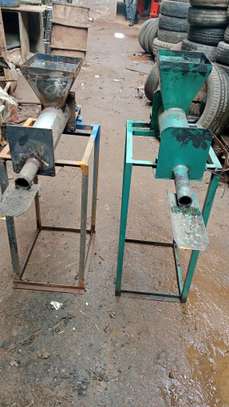 Manual briquette machine image 2