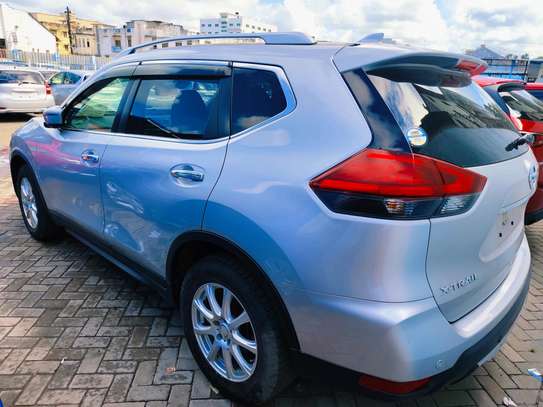 Nissan X-trail Silver 2018 image 10