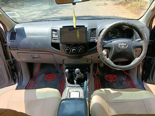 TOYOTA HILUX DOUBLE CAB MANUAL LOCALLY ASSEMBLED 2014 MODEL. image 11