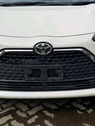 Toyota sienta image 11