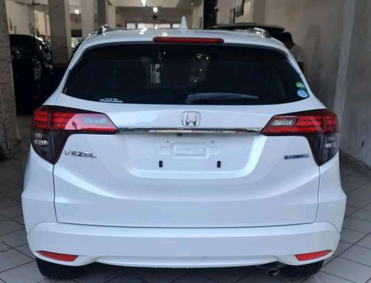 Honda Vezel Hybrid white 2019 2wd image 6
