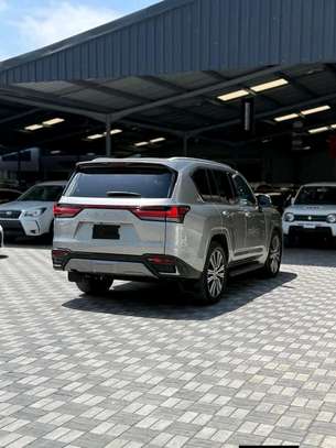 LEXUS LX500d 2022model image 2