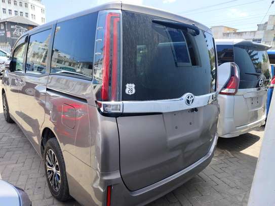 Toyota Noah grey 2018 2wd image 2