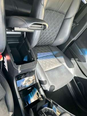 Toyota harrier metallic black image 9