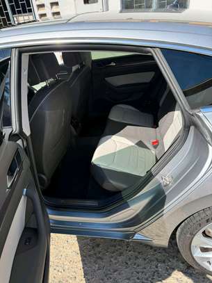 Volkswagen Arteon silver 2019 sunroof image 6