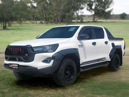 Toyota hilux double cub image 2