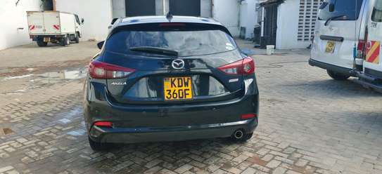 mazda axela slightly used image 4