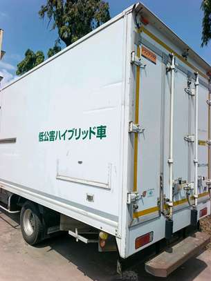Hino Dutro freezer image 5