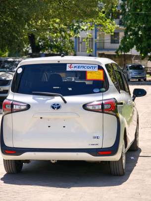 Toyota Sienta hybrid 7seater white 2019 image 14