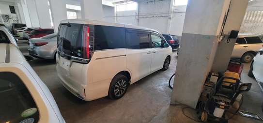 Esquire 7seater image 10